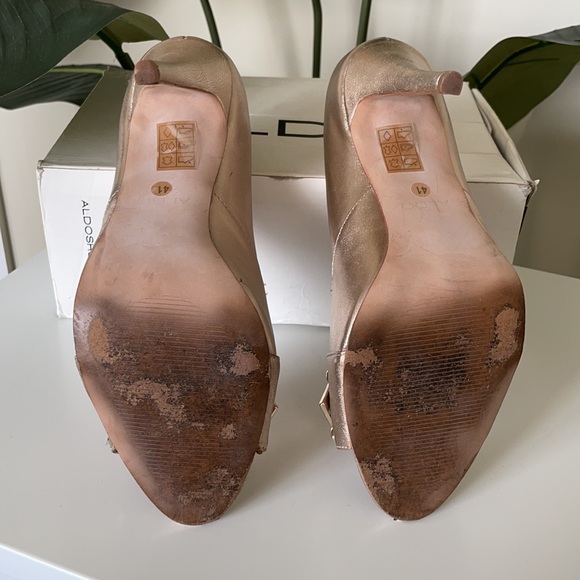 ALDO Genuine Leather Gold Heels - Picture 5 of 6